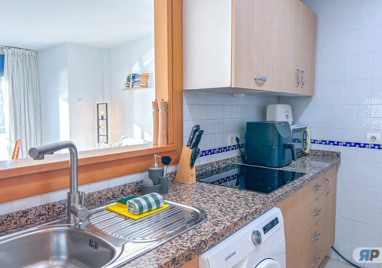 Apartment 1AV
