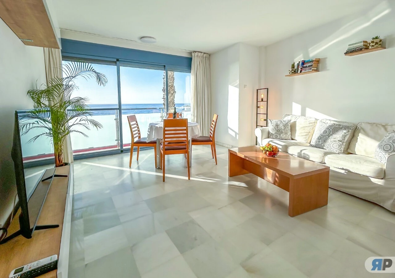 Apartment 1AV